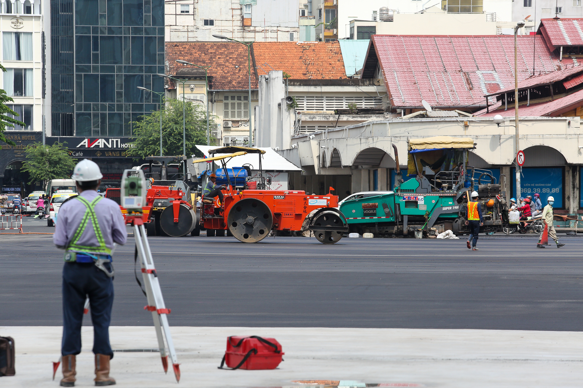 Gấp rút tái lập, hoàn trả mặt bằng trước chợ Bến Thành sau 5 năm làm nhà ga ngầm Metro  - Ảnh 10.