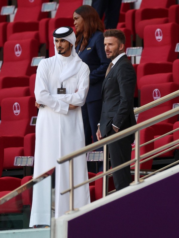 David Beckham lịch lãm như nam thần trên khán đài cổ vũ tuyển Anh ở World Cup 2022 - Ảnh 6.