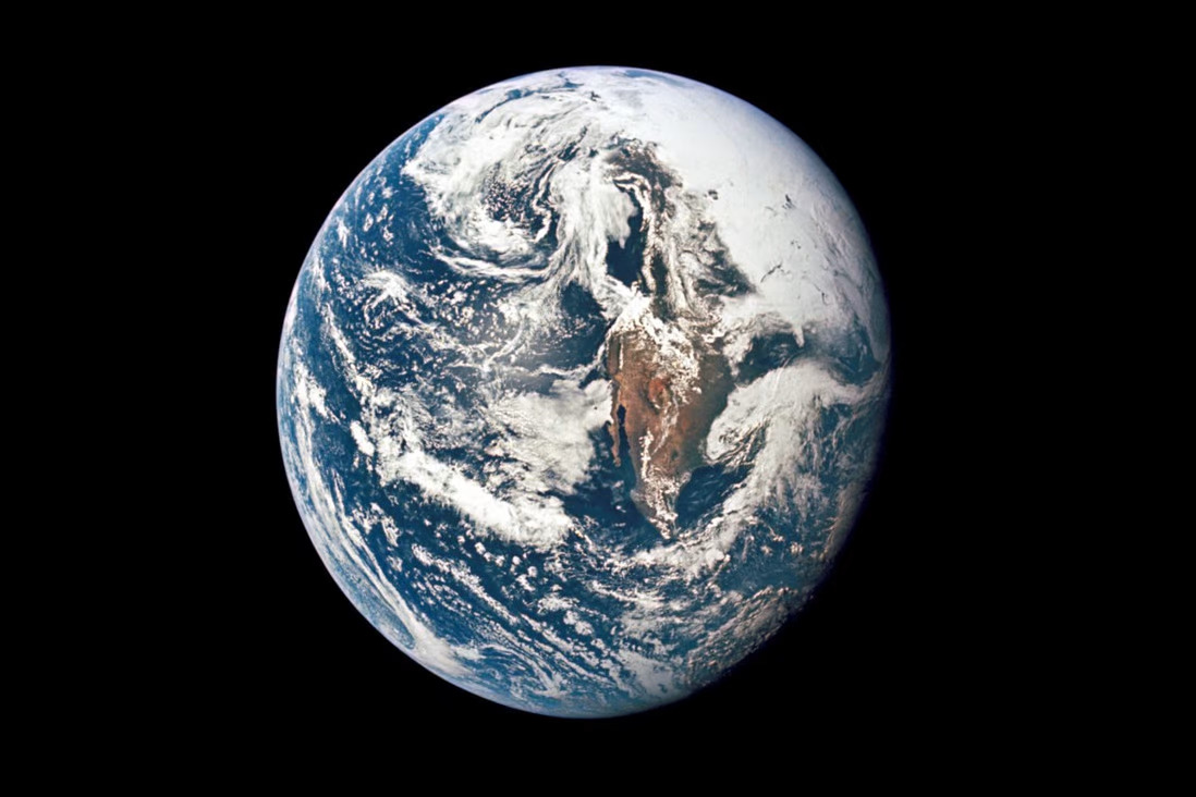 Vượt mốc 8 tỷ, Trái Đất có thể chứa được bao nhiêu người? Đáp án gây bất ngờ - Ảnh 1.