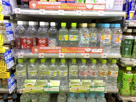 Đảo ngược định nghĩa về nước nóng, hãng đồ uống Nhật đón nhận thành công ngoài mong đợi - Ảnh 1.