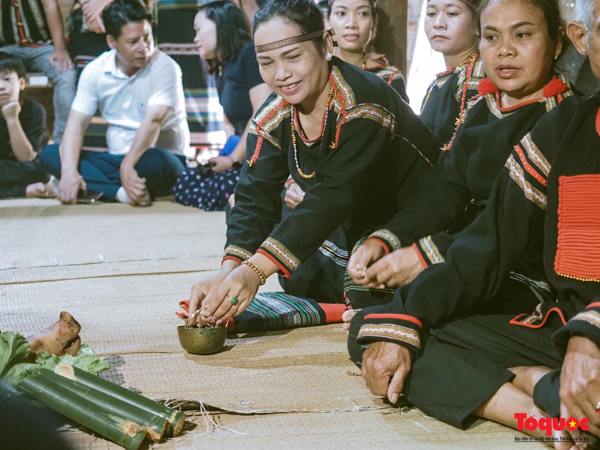 Nét đẹp văn hóa trong lễ nhận con nuôi của người Êđê - Ảnh 9.