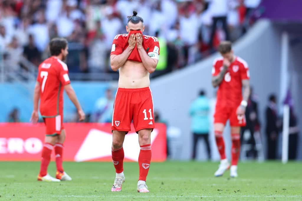 Tuyển Iran nổ tung cảm xúc sau chiến thắng nghẹt thở ở World Cup 2022 - Ảnh 9.