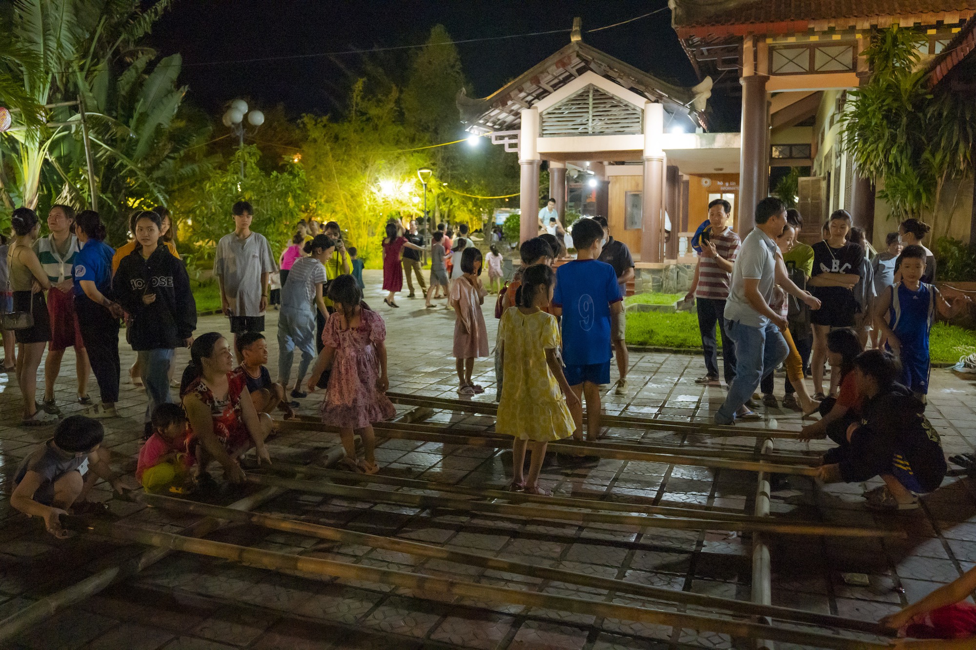 Thêm nhiều hoạt động trải nghiệm thu hút khách tại Chợ đêm “Cầu ngói Thanh Toàn” - Ảnh 14.