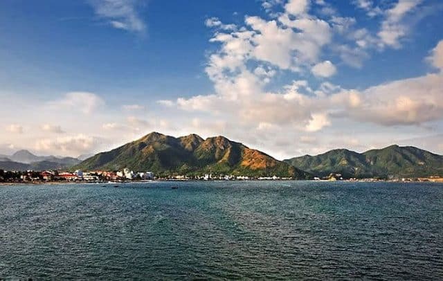 Không chỉ có biển xanh cát trắng, Nha Trang còn có một vùng núi đẹp tựa tiên cảnh - Ảnh 1.