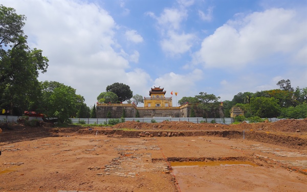 Khai quật khảo cổ học góp phần hé mở nhiều bí mật bị chôn vùi ở Hoàng Thành Thăng Long - Ảnh 2.