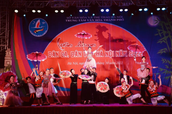 Liên hoan Dân ca, dân vũ – Hà Nội năm 2022 góp phần xây dựng đời sống văn hóa ở cơ sở - Ảnh 3.