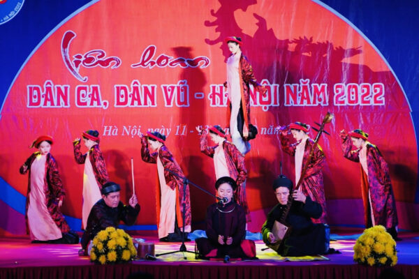 Liên hoan Dân ca, dân vũ – Hà Nội năm 2022 góp phần xây dựng đời sống văn hóa ở cơ sở - Ảnh 1.