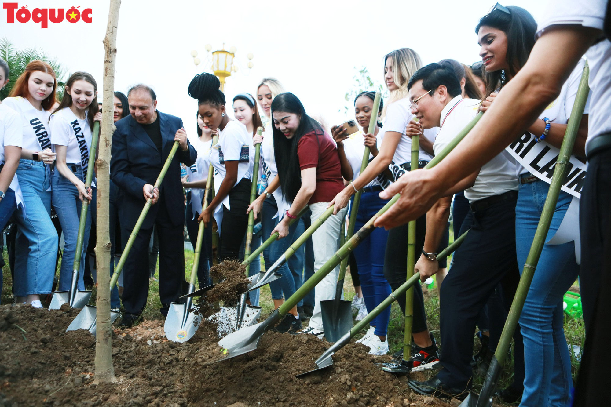 Vĩnh Phúc phát động lễ trồng cây năm 2023 vì mục tiêu “phát triển du lịch và bảo vệ môi trường’’ - Ảnh 7.