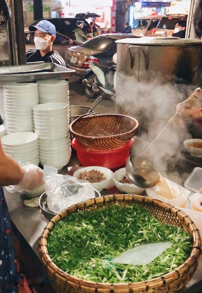 Những món ăn bình dân có giá cao ngất ngưởng ở Hà Nội nhưng vẫn cực hút khách - Ảnh 16