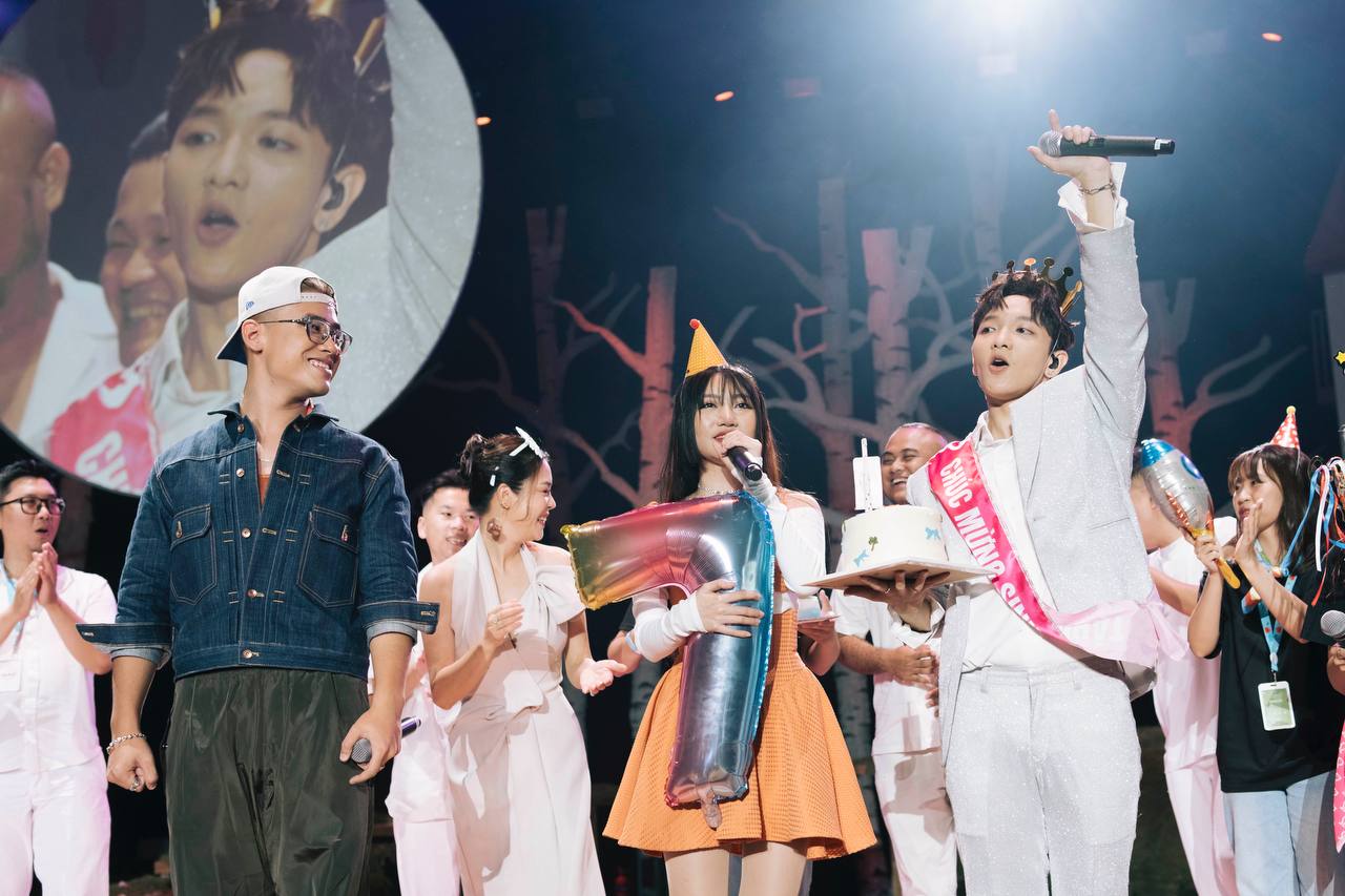 Yên concert tại Hà Nội của Hoàng Dũng: Thu Phương khóc sau màn song ca với học trò, fan được đón sinh nhật cùng thần tượng - Ảnh 7.