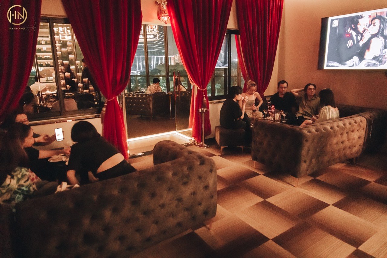 Huy.N lounge: Chiêm ngưỡng vẻ đẹp quyến rũ dưới màn đêm  - Ảnh 3.