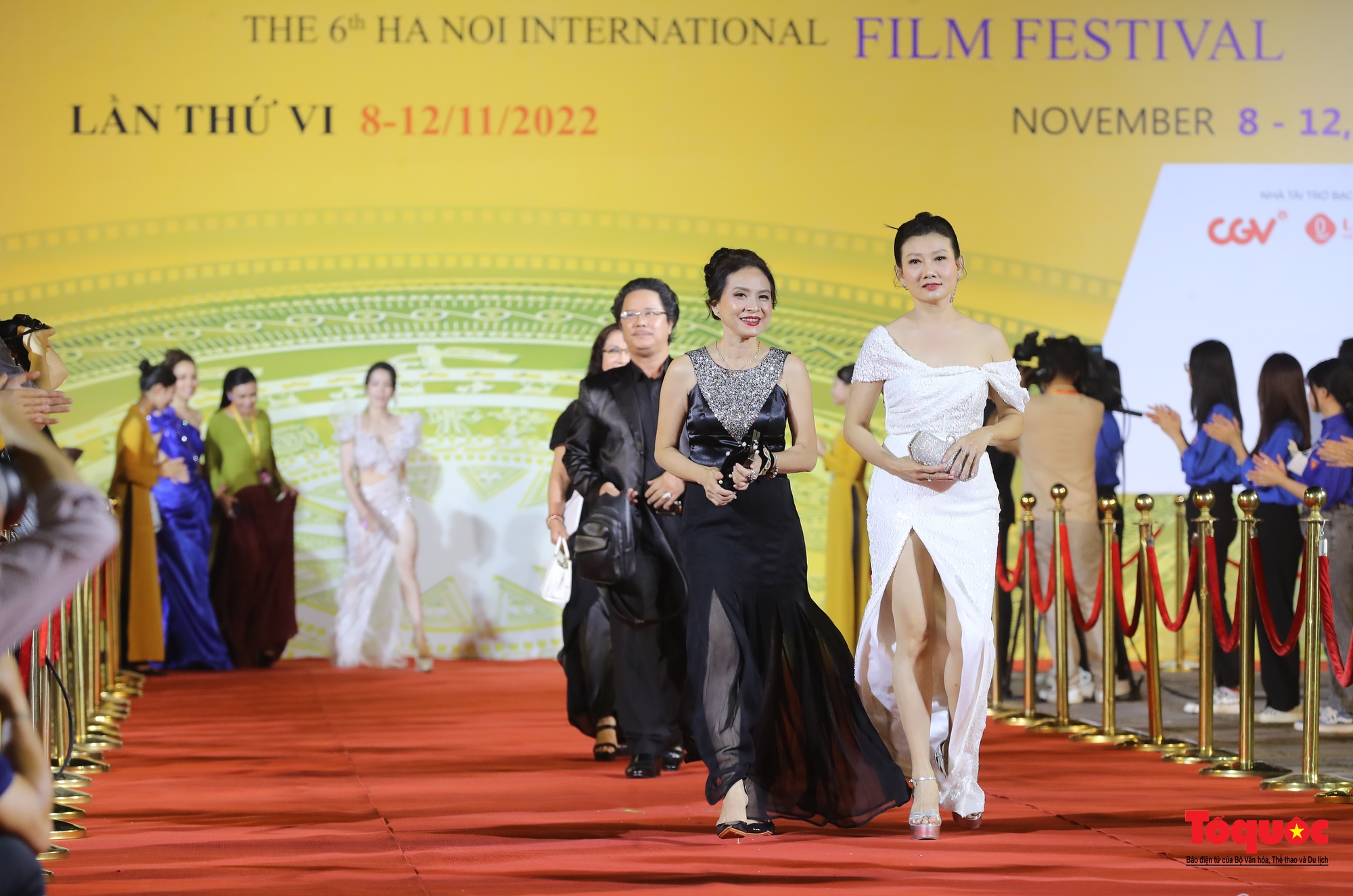 Dàn sao dự thảm đỏ Liên hoan phim quốc tế Hà Nội 2022 - Ảnh 12.