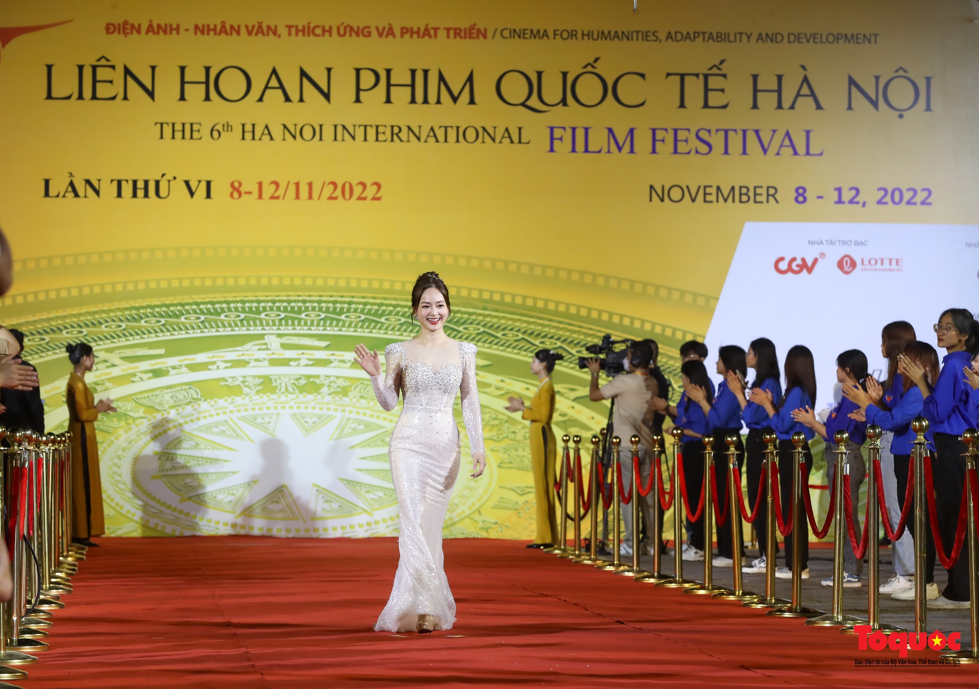 Dàn sao dự thảm đỏ Liên hoan phim quốc tế Hà Nội 2022 - Ảnh 14.