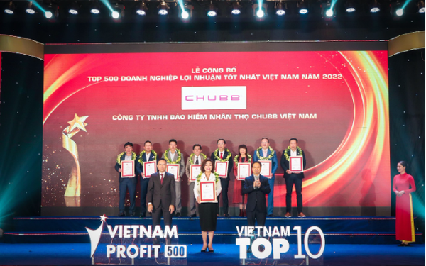 Chubb Life Việt Nam tiếp tục được vinh danh &quot;Top 500 doanh nghiệp lợi nhuận tốt nhất Việt Nam&quot; - Ảnh 1.