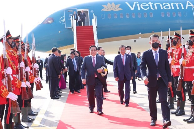 Thủ tướng Phạm Minh Chính bắt đầu thăm chính thức Vương quốc Campuchia  - Ảnh 1.