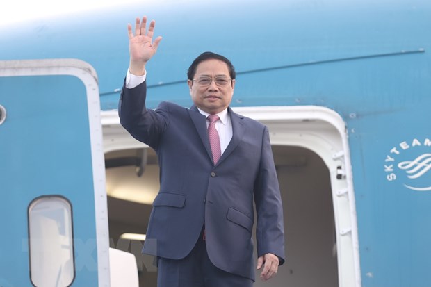 Thủ tướng lên đường thăm Campuchia, dự Hội nghị cấp cao ASEAN - Ảnh 1.