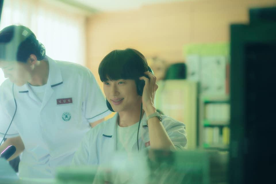 5 màn cưa sừng làm nghé đỉnh nhất phim Hàn 2022: Song Joong Ki U40 vẫn đóng học sinh - Ảnh 5.