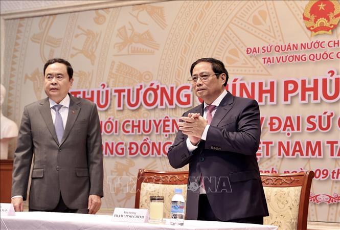 Thủ tướng Phạm Minh Chính gặp gỡ cộng đồng người Việt Nam tại Campuchia - Ảnh 2.