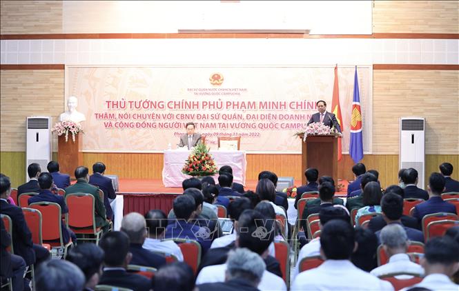 Thủ tướng Phạm Minh Chính gặp gỡ cộng đồng người Việt Nam tại Campuchia - Ảnh 3.