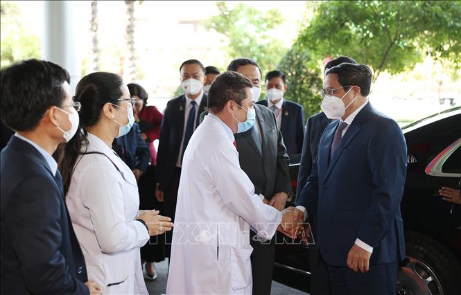 Thủ tướng Phạm Minh Chính thăm Bệnh viện Chợ Rẫy - Phnom Penh - Ảnh 1.