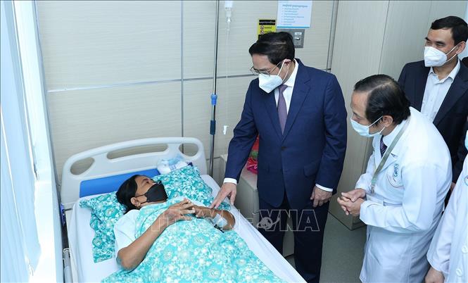 Thủ tướng Phạm Minh Chính thăm Bệnh viện Chợ Rẫy - Phnom Penh - Ảnh 3.