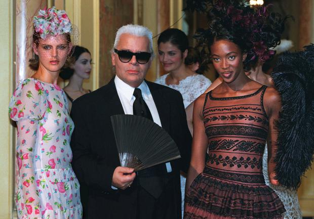 Huyền thoại Karl Lagerfeld: Ông hoàng thời trang tôn thờ cái đẹp và nguyện phụng sự phụ nữ - Ảnh 2.