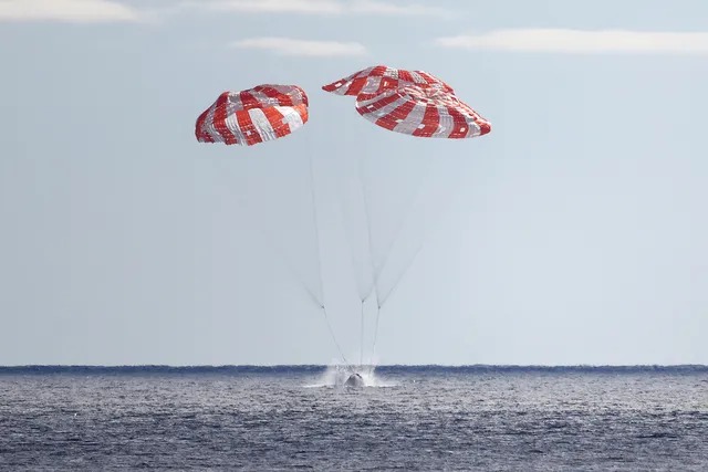 NASA vừa hoàn thành xuất sắc sứ mệnh Artemis I - Ảnh 1. NASA vừa hoàn thành xuất sắc sứ mệnh Artemis I - Ảnh 1.