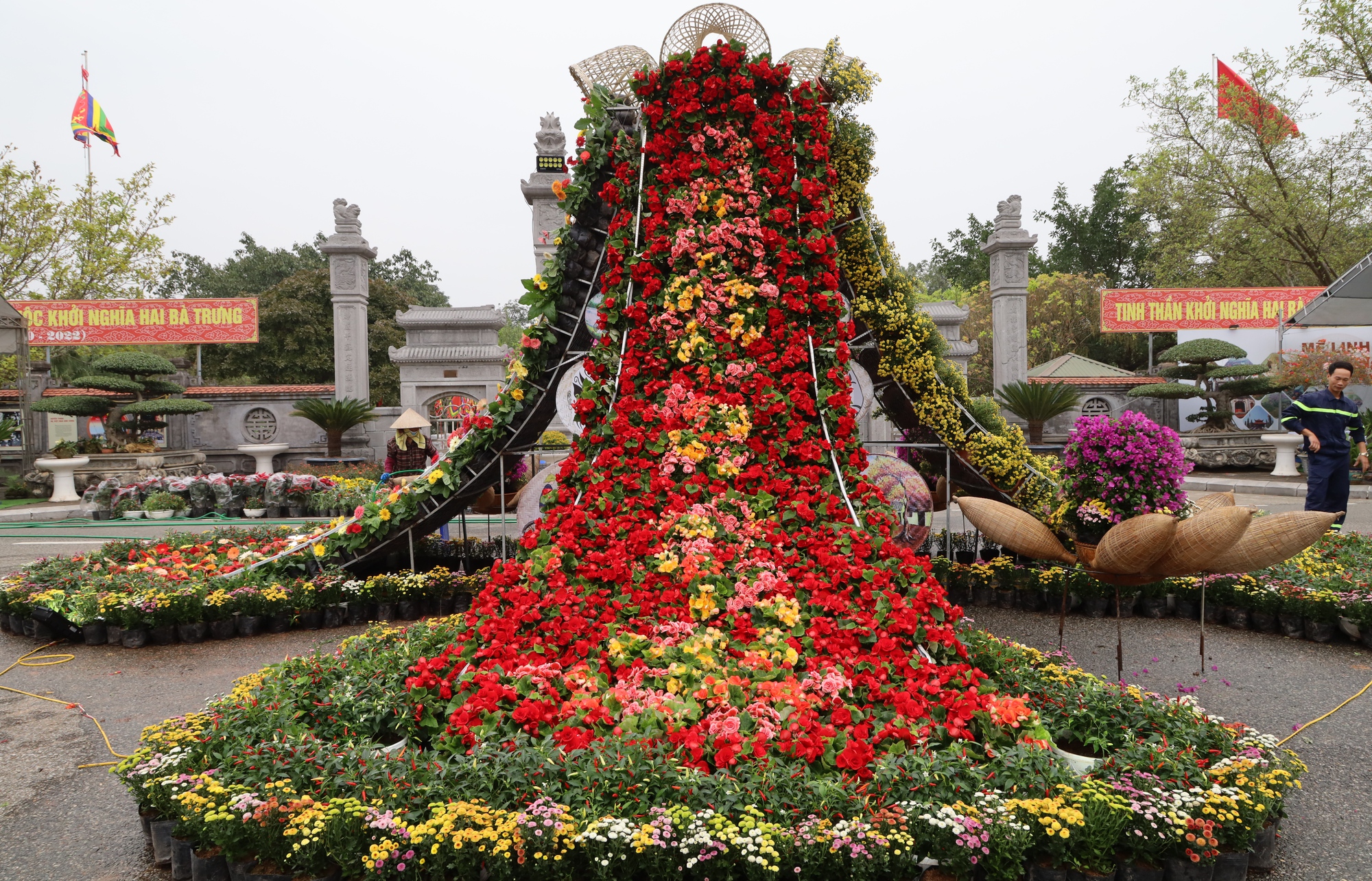 Gần 100 nghìn  lượt người dự Lễ hội hoa Mê Linh 2022 - Ảnh 21.