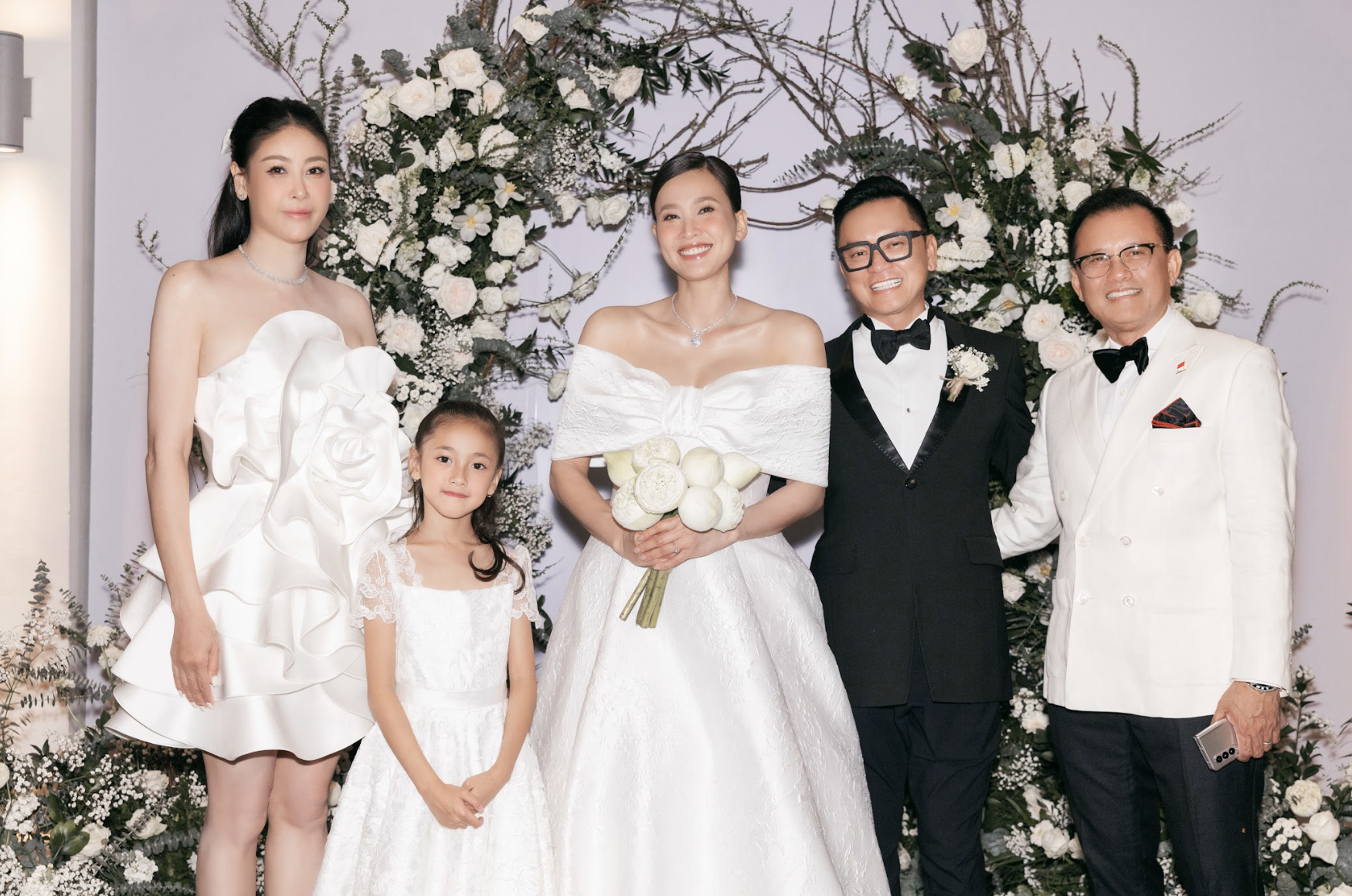 Đám cưới của Dương Mỹ Linh: Chỉ khoảng 60 khách mời, Hoa hậu Hà Kiều Anh cùng dàn sao tham dự - Ảnh 3.