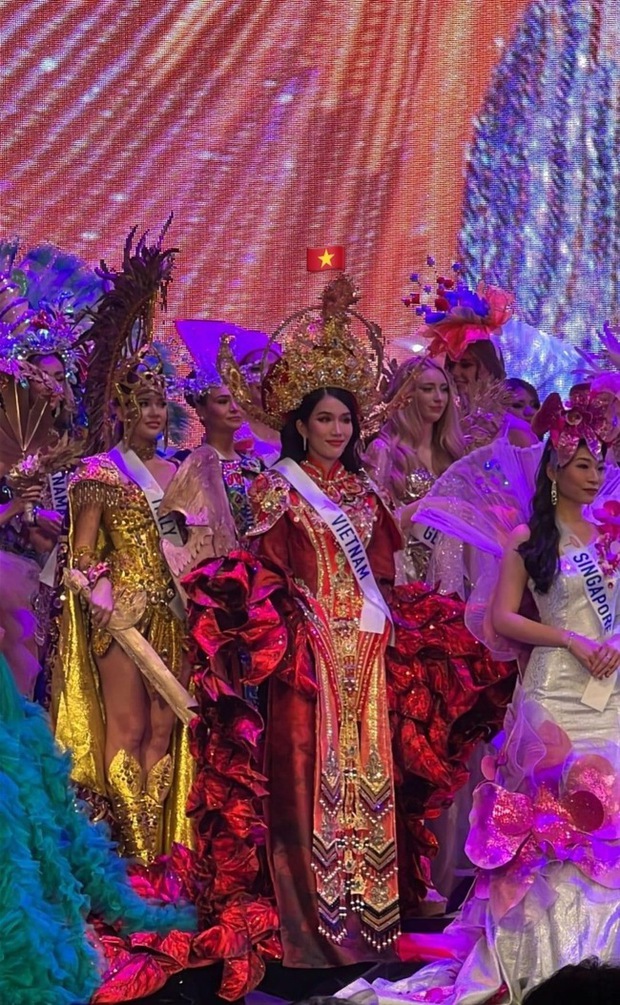 Toàn cảnh chung kết Miss International: Người đẹp Peru đăng quang, Phương Anh gây tiếc nuối dừng chân Top 8 - Ảnh 2.