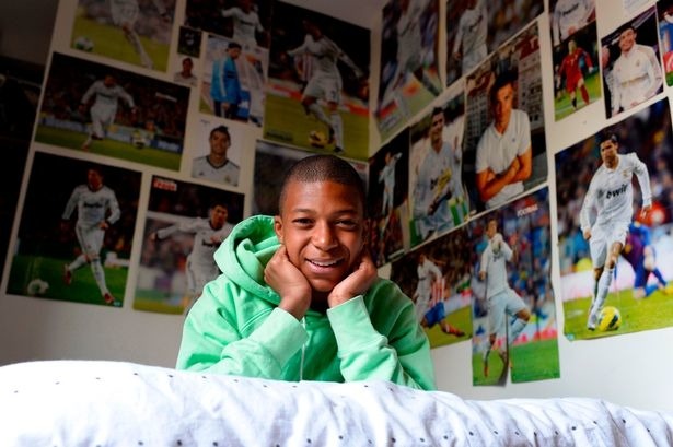 Những khoảnh khắc để đời của Mbappé, không phải fan bóng đá cũng thấy thú vị - Ảnh 10.
