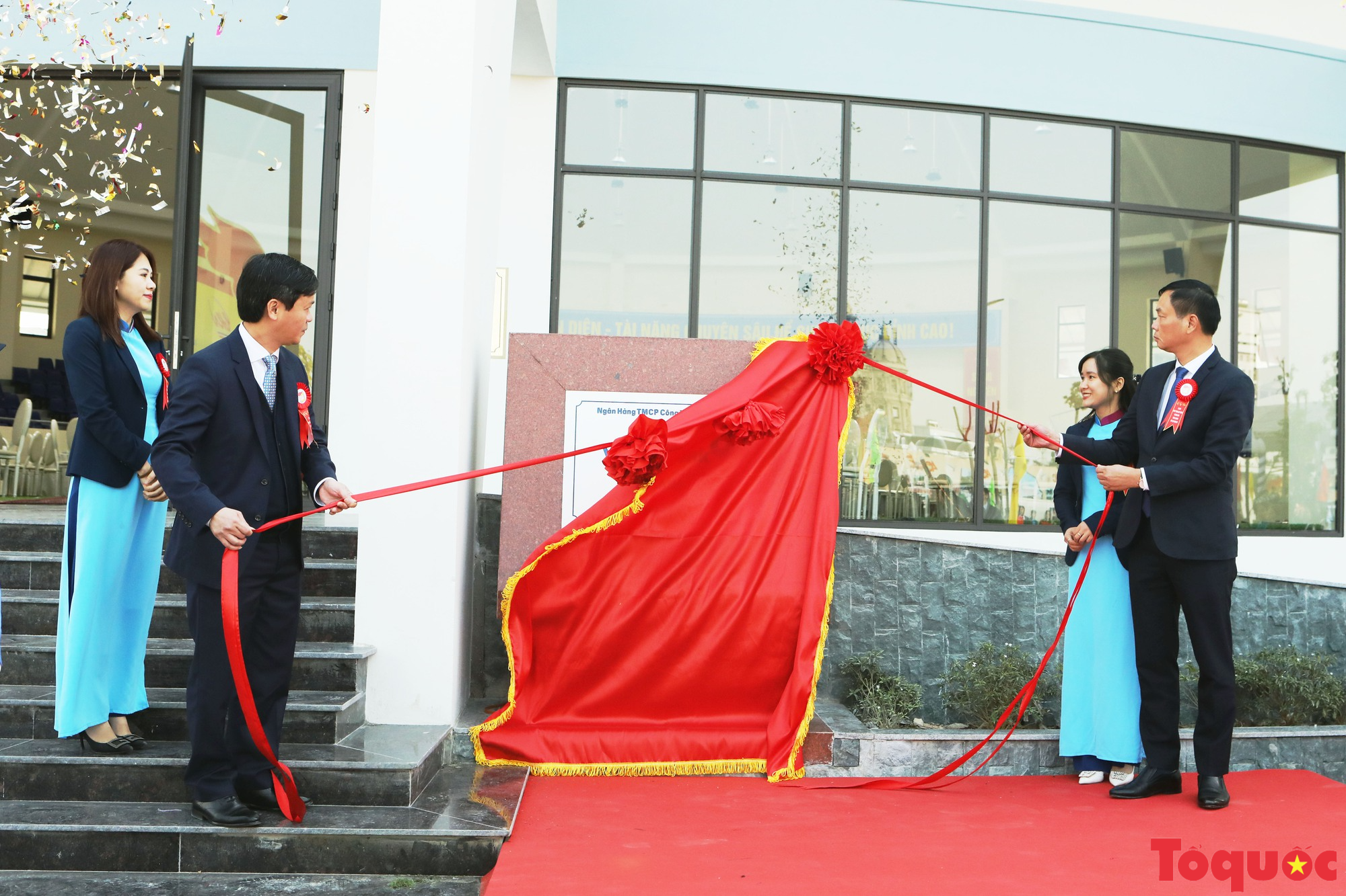 Trường THPT Chuyên Hùng Vương kỷ niệm 40 năm thành lập và đón nhận Huân chương Độc lập hạng Nhì - Ảnh 15.