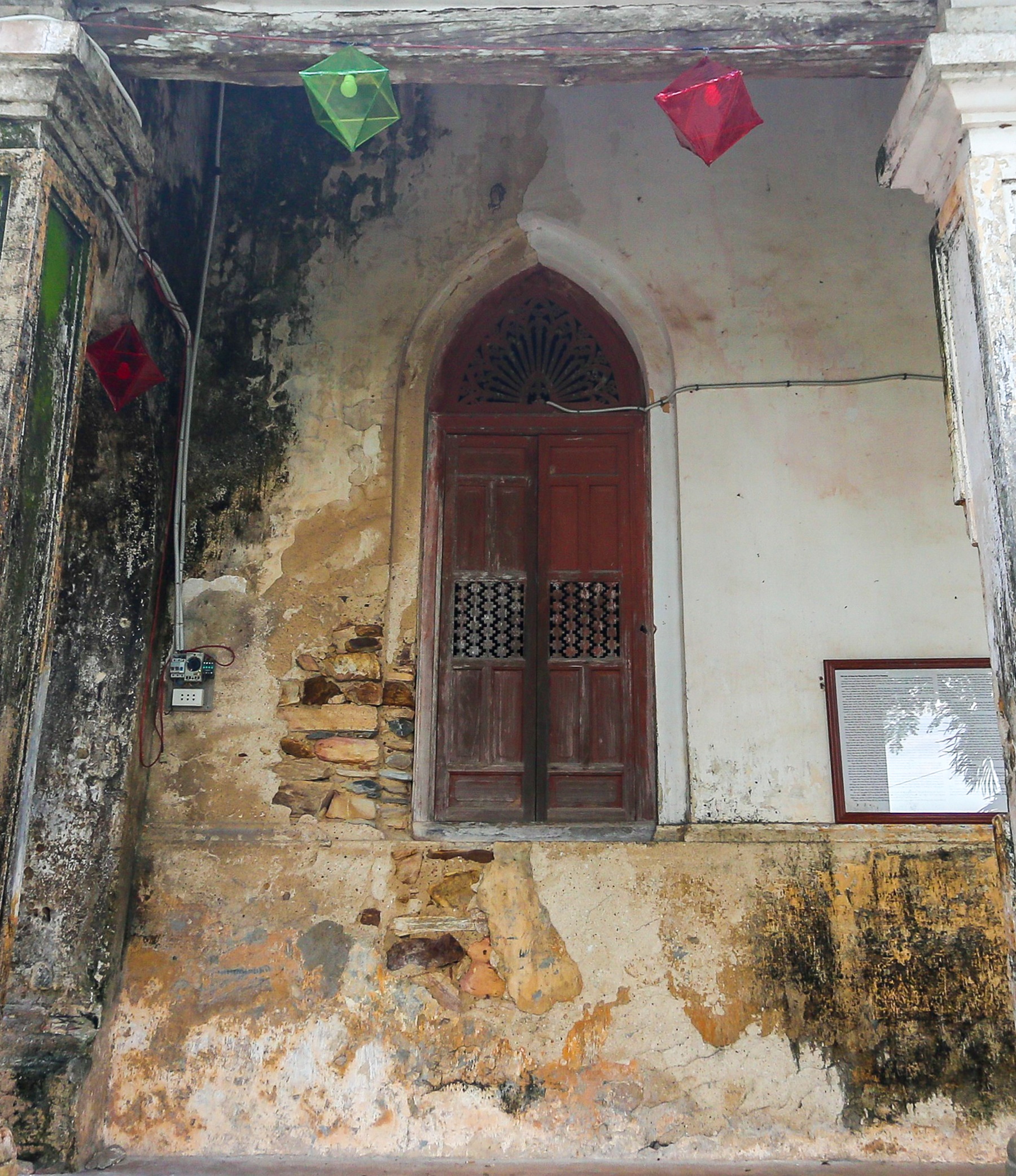 Vẻ đẹp huyền bí của nhà thờ cổ bằng đá 120 tuổi ở Đà Nẵng - Ảnh 13.