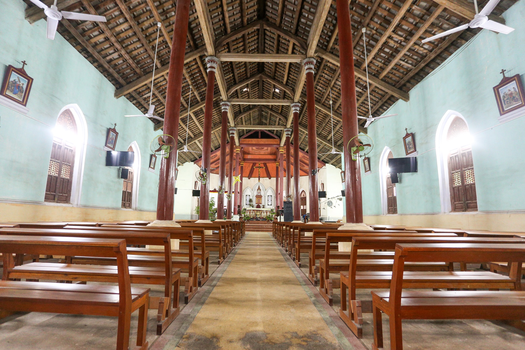 Vẻ đẹp của nhà thờ cổ bằng đá 120 tuổi ở Đà Nẵng - Ảnh 6.