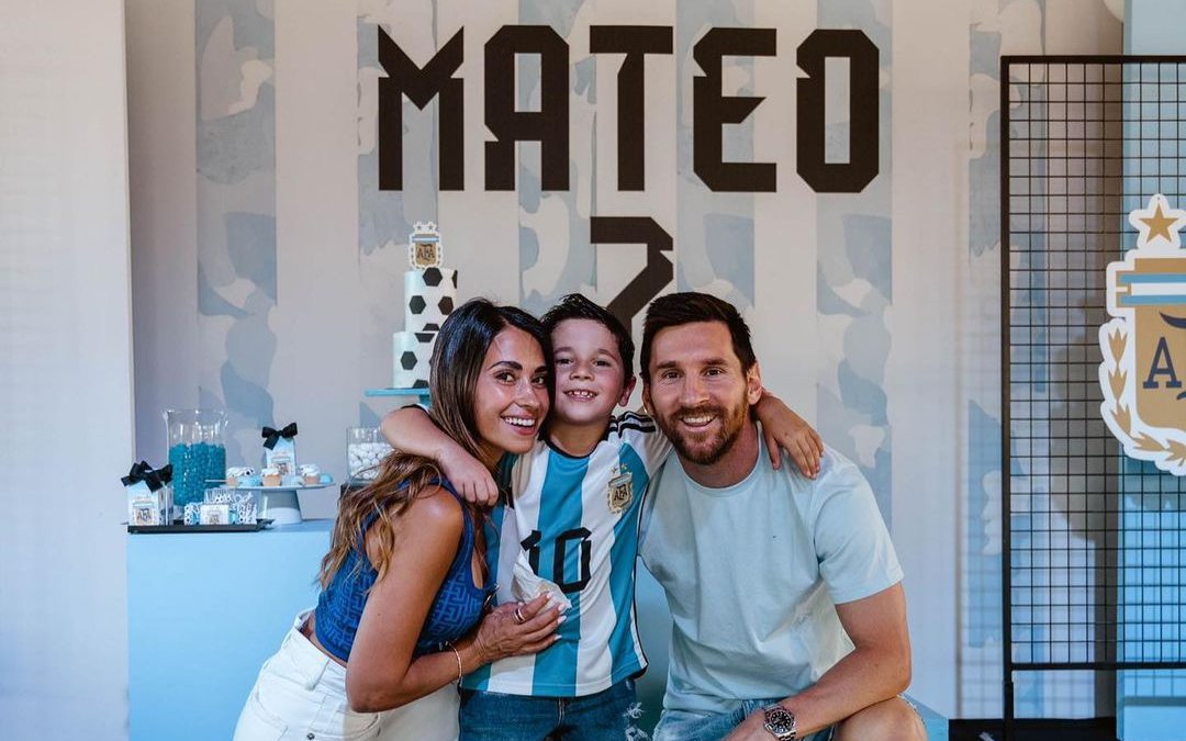 Cậu nhóc Mateo Messi chiếm sóng sau chung kết World Cup: Thần tượng Ronaldo, sơ hở là trêu tức bố
