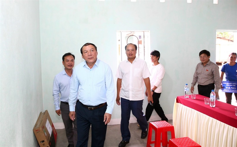 Tiếp xúc cử tri tại Kon Tum, Bộ trưởng Bộ VHTTDL Nguyễn Văn Hùng: Phải giữ cho bằng được văn hóa của đồng bào Xơ Đăng bản địa - Ảnh 14.