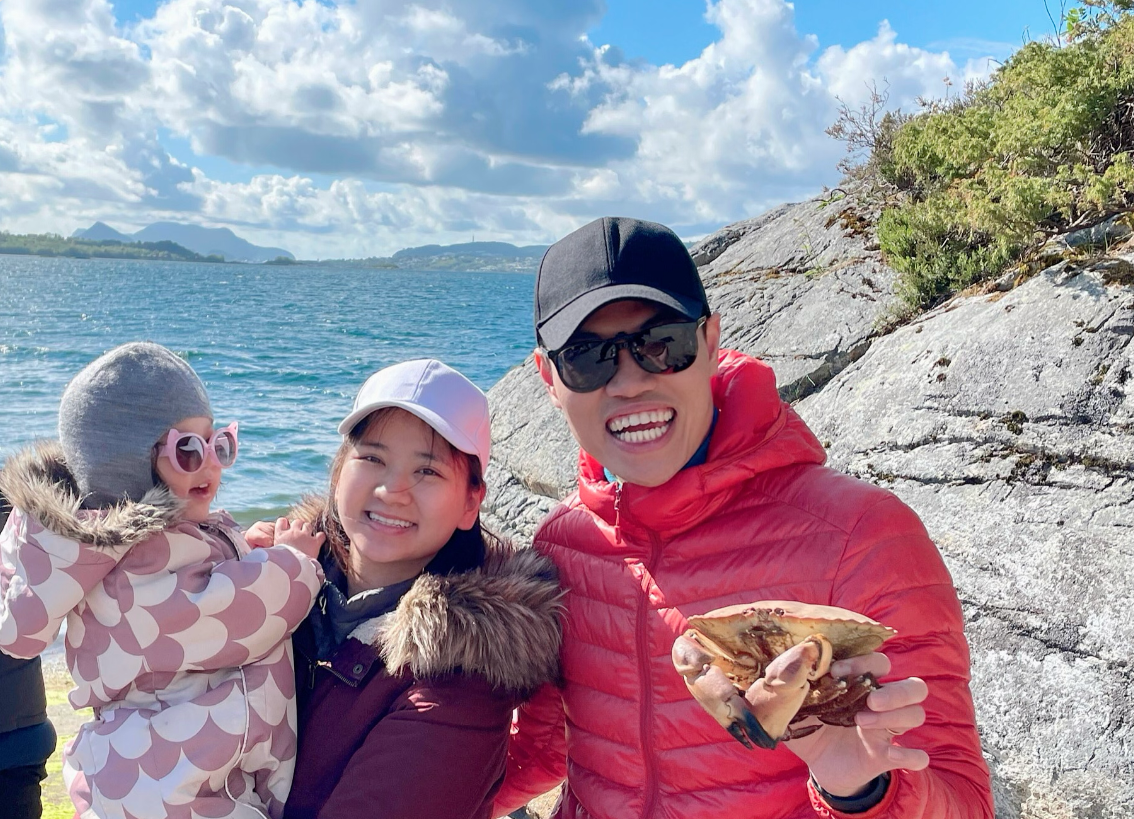 Vietnamese tourists experience crab fishing in Norway - Image 1.