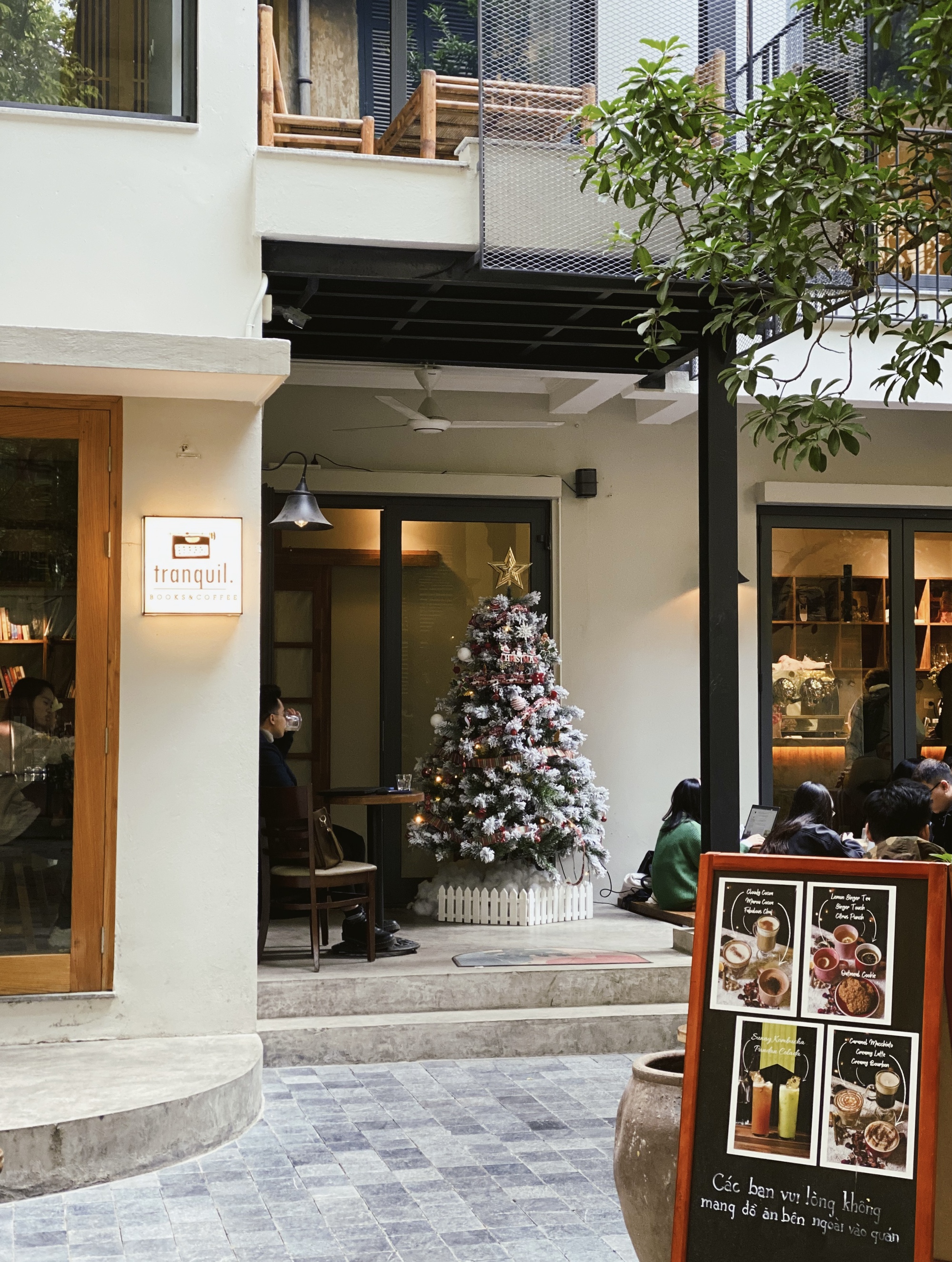 A series of brand new cafes in Hanoi for young people to live virtual this Christmas - Photo 15.