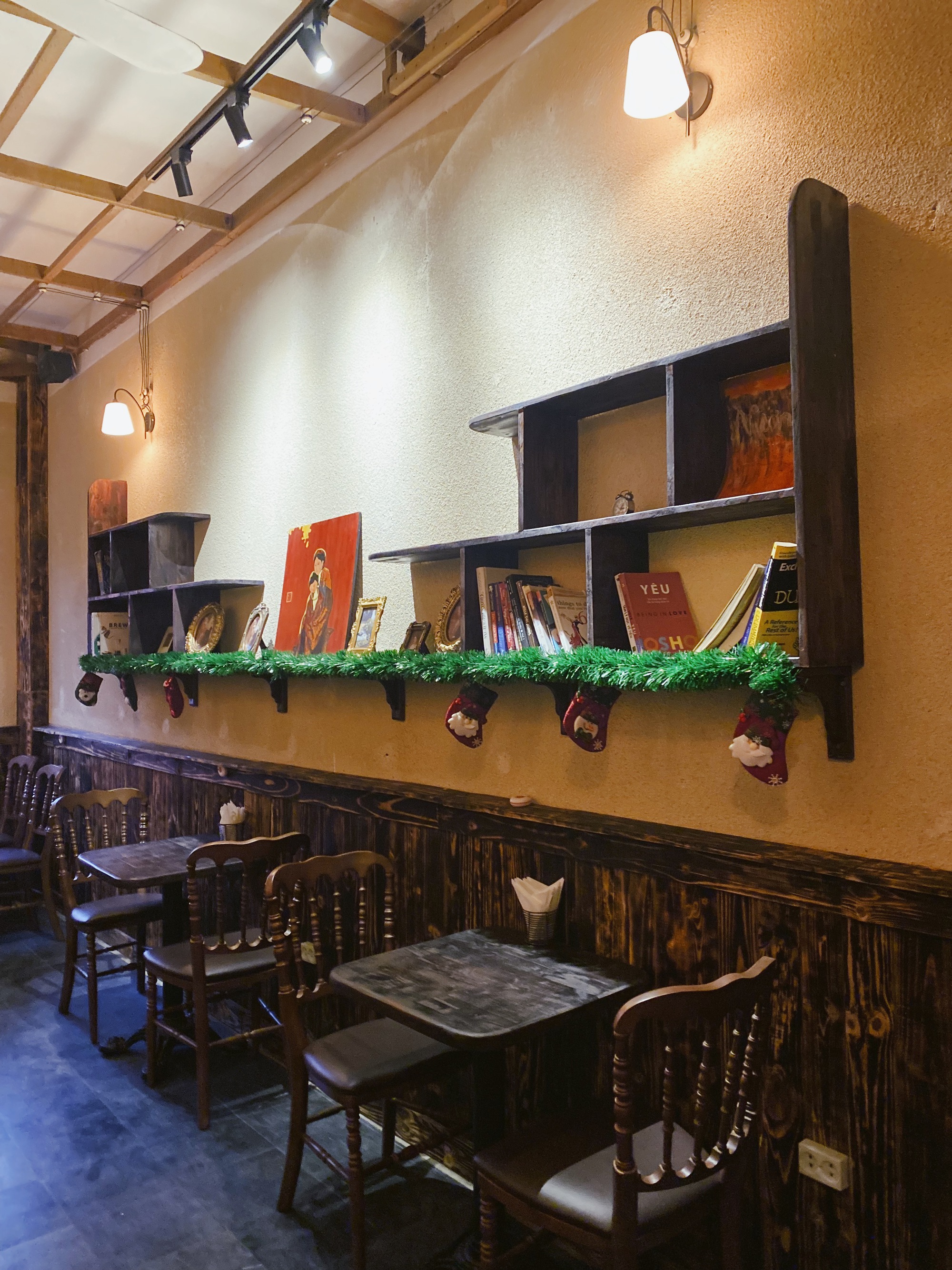 A series of brand new cafes in Hanoi for young people to live virtual this Christmas - Photo 28.