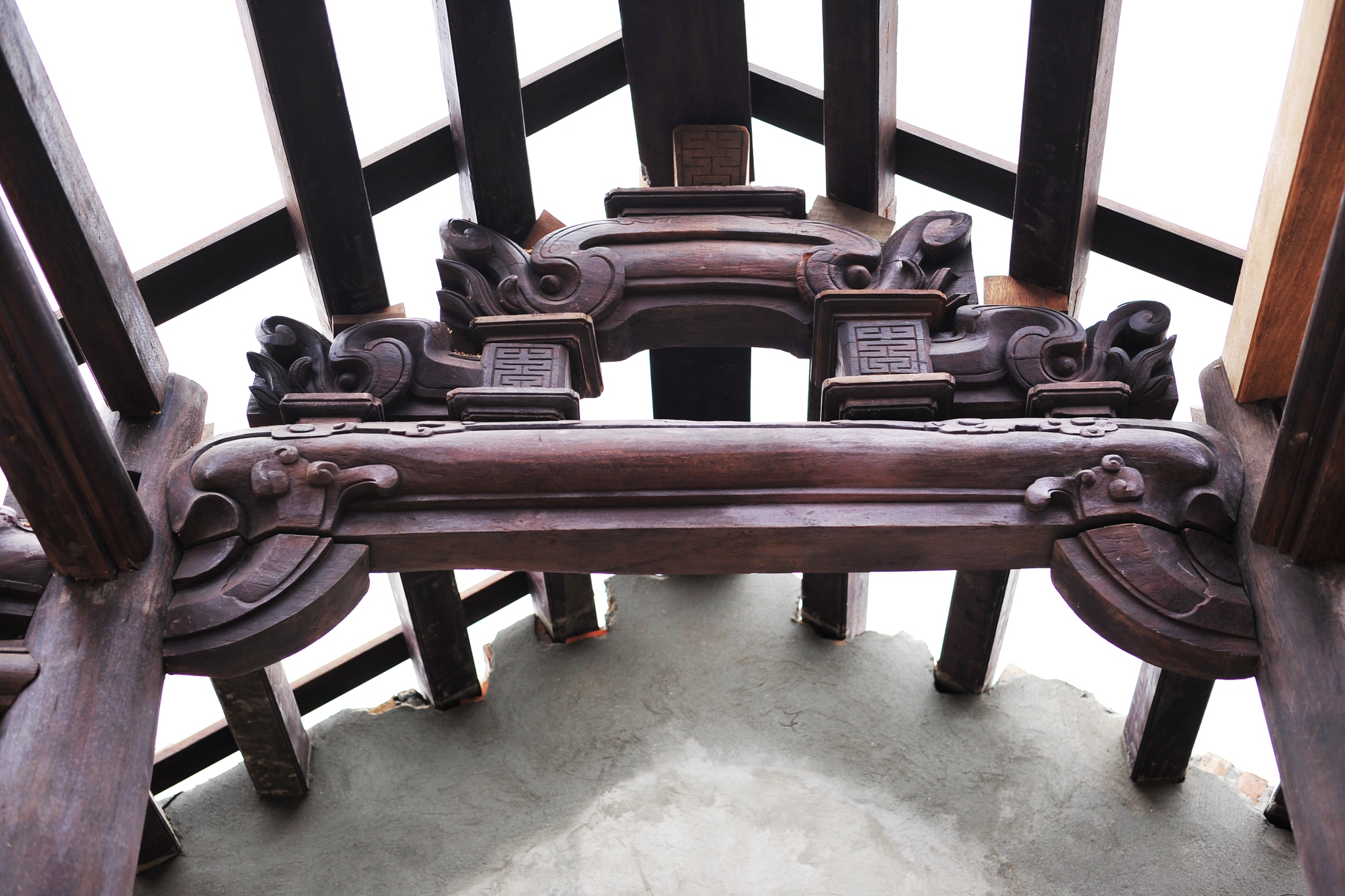 Ninh Bình: Cận cảnh ngôi đình cổ đang được &quot;chữa lành&quot; chờ ngày hồi sinh - Ảnh 4.