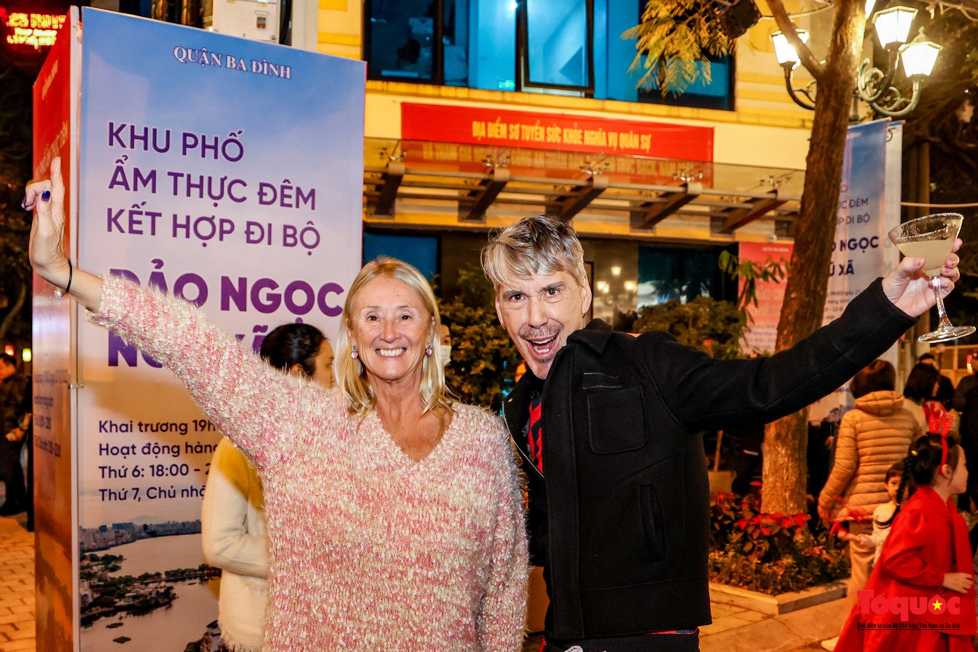 Hà Nội: Khách du lịch khám phá phố ẩm thực đêm Ngũ Xã - Ảnh 7.