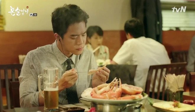 Loạt cảnh ẩm thực khó cưỡng nhất phim Hàn: Đến mì gói cũng hấp dẫn không thua gì cao lương mỹ vị! - Ảnh 4.