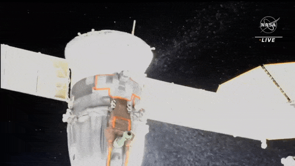NASA có thể mượn tàu vũ trụ của SpaceX để giải cứu 3 phi hành gia bị mắc kẹt trên ISS - Ảnh 1.