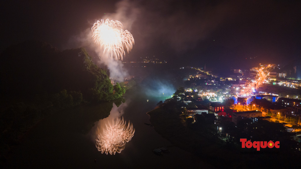 Biển người háo hức đón chào năm mới ở Phong Nha - Kẻ Bàng - Ảnh 12.
