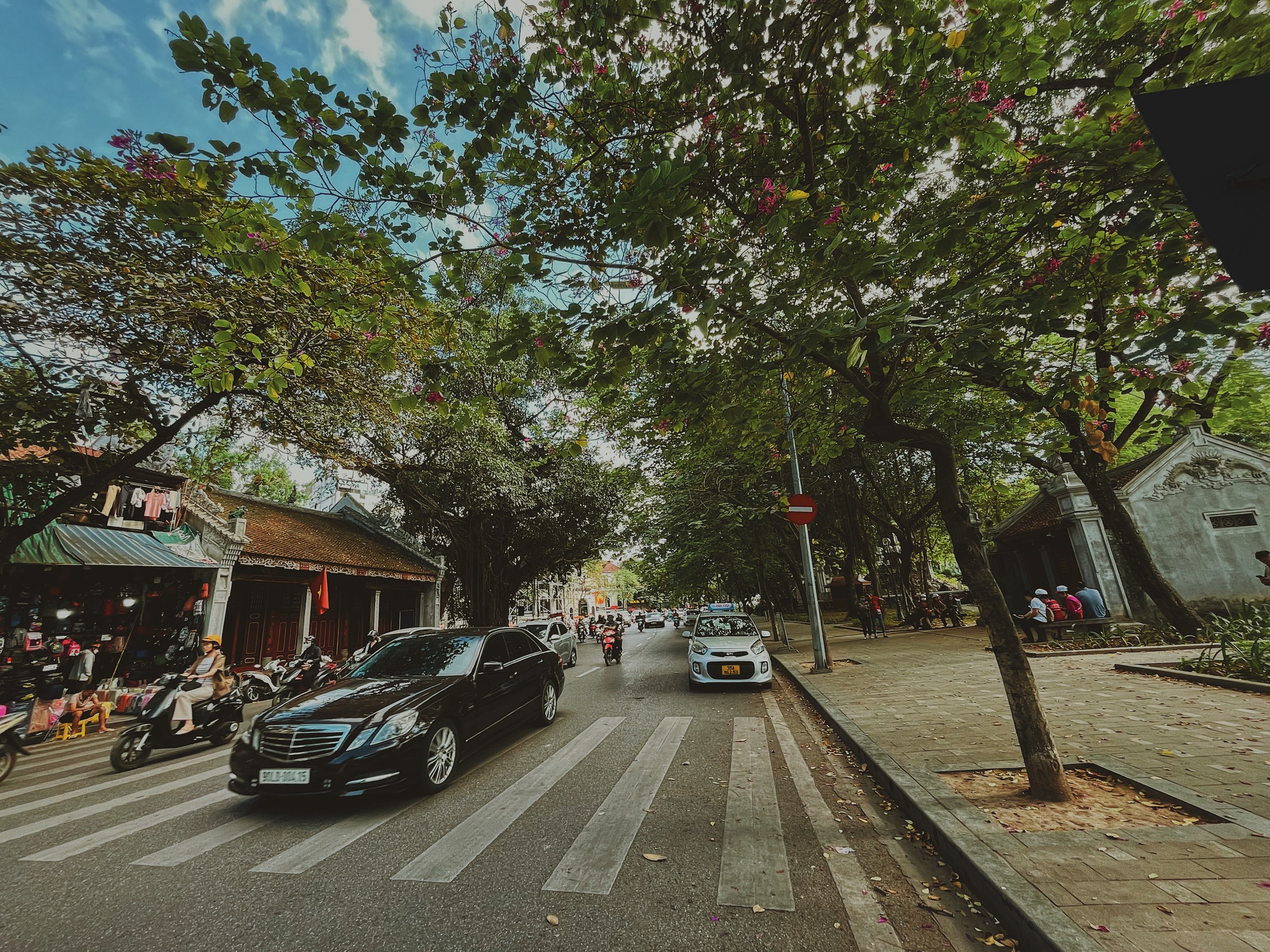 Hiểu thêm về đền Bà Kiệu - ngôi đền bị 'chia đôi sẻ nửa' nằm gần hồ Gươm sắp được cải tạo - Ảnh 9. Hiểu thêm về đền Bà Kiệu - ngôi đền bị 'chia đôi sẻ nửa' nằm gần hồ Gươm sắp được cải tạo - Ảnh 9.