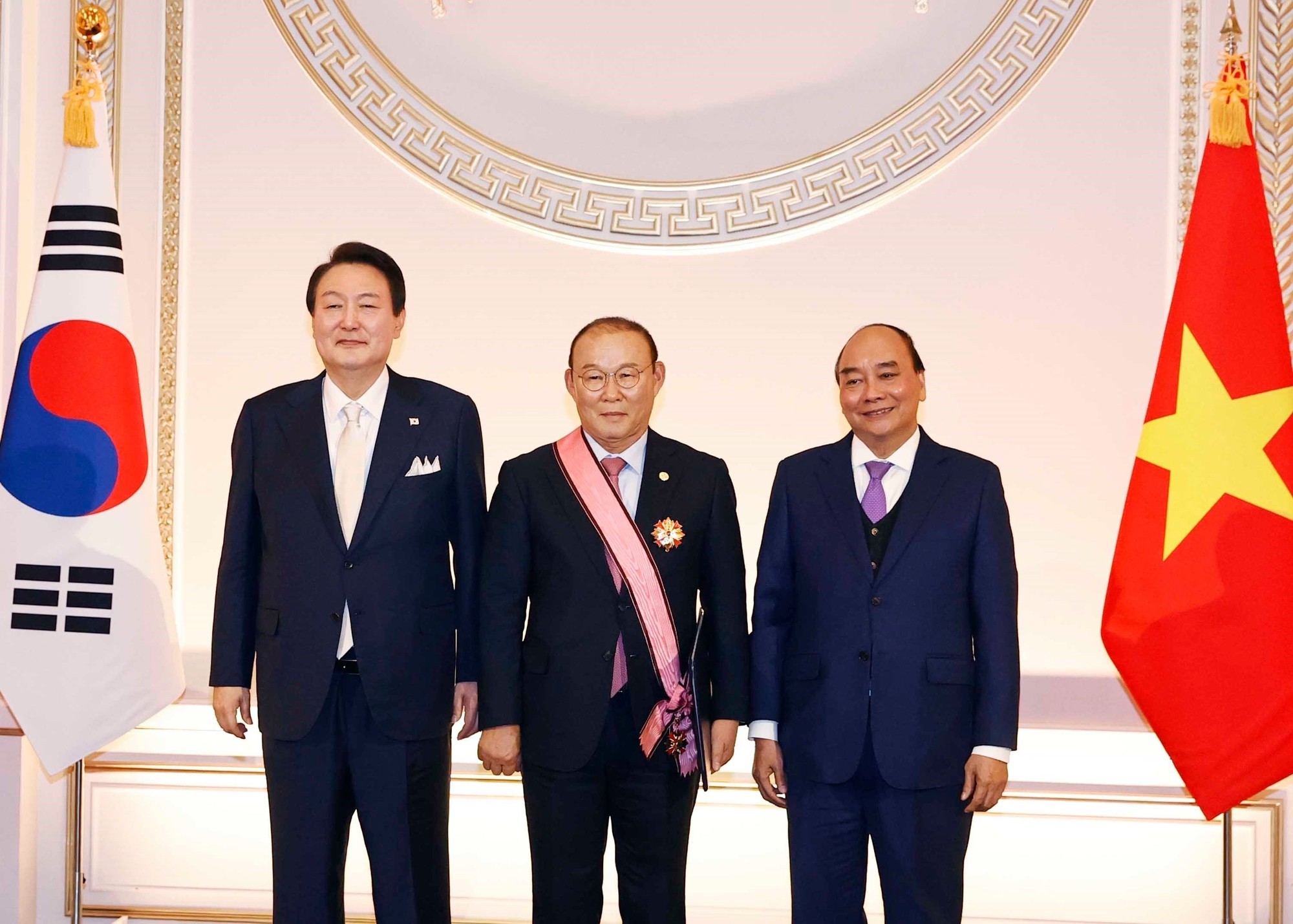 HLV Park Hang Seo được trao Huân chương vì đóng góp cho quan hệ Việt-Hàn - Ảnh 1.