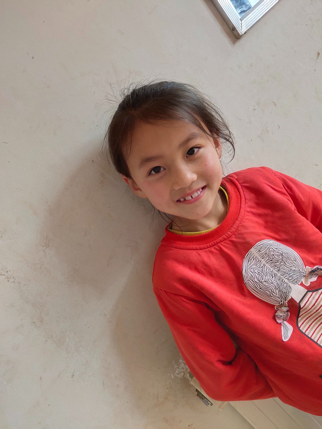 Cô bé 7 tuổi từng gây sốt với nụ cười thiên thần, bố mẹ phải từ chối hợp đồng hơn 3 tỷ để bảo vệ con, giờ có cuộc sống cực viên mãn! - Ảnh 6.