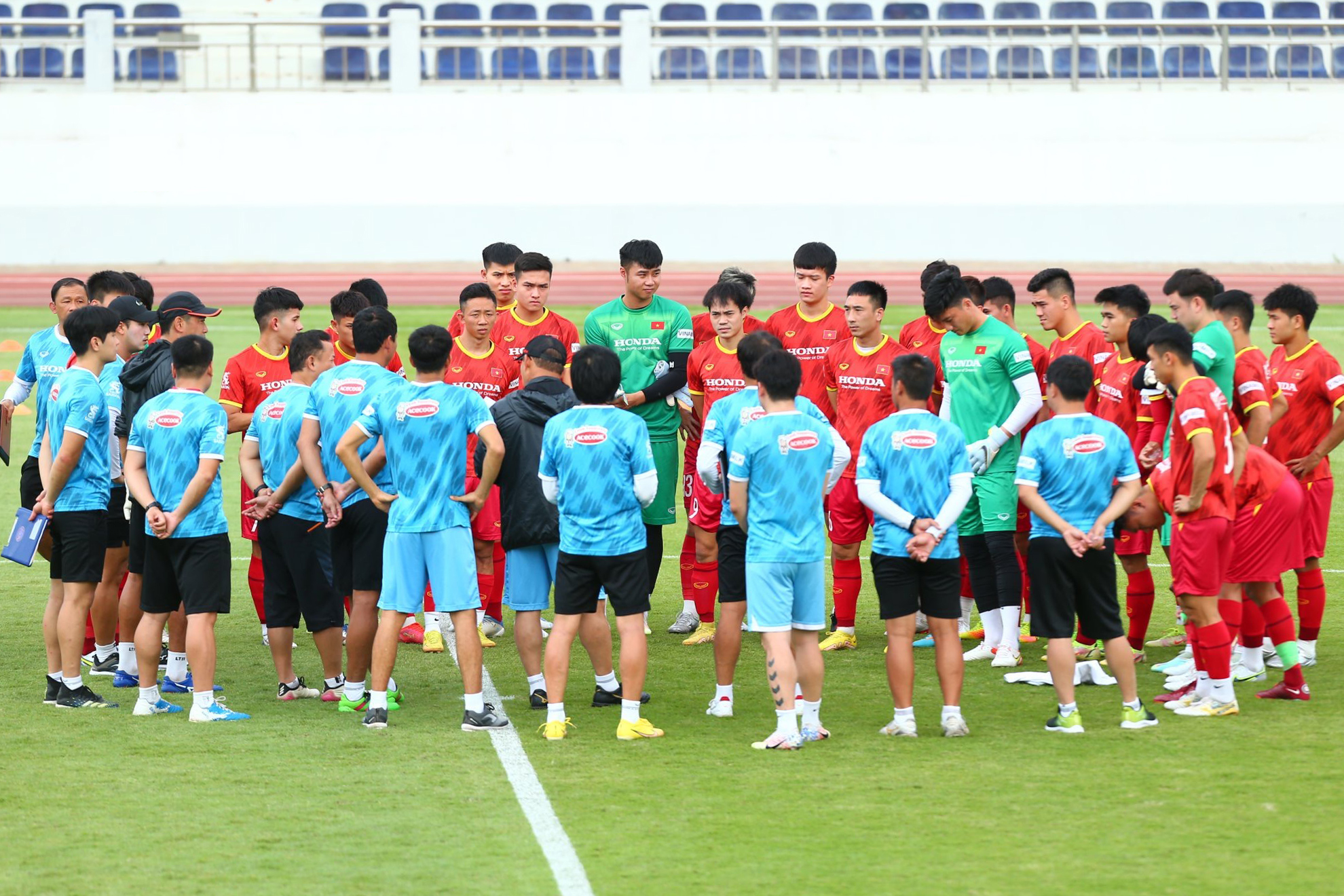 Hoàng Đức chấn thương, Văn Đức và Tấn Tài ghi bàn trong trận đấu nội bộ của ĐT Việt Nam - Ảnh 8.