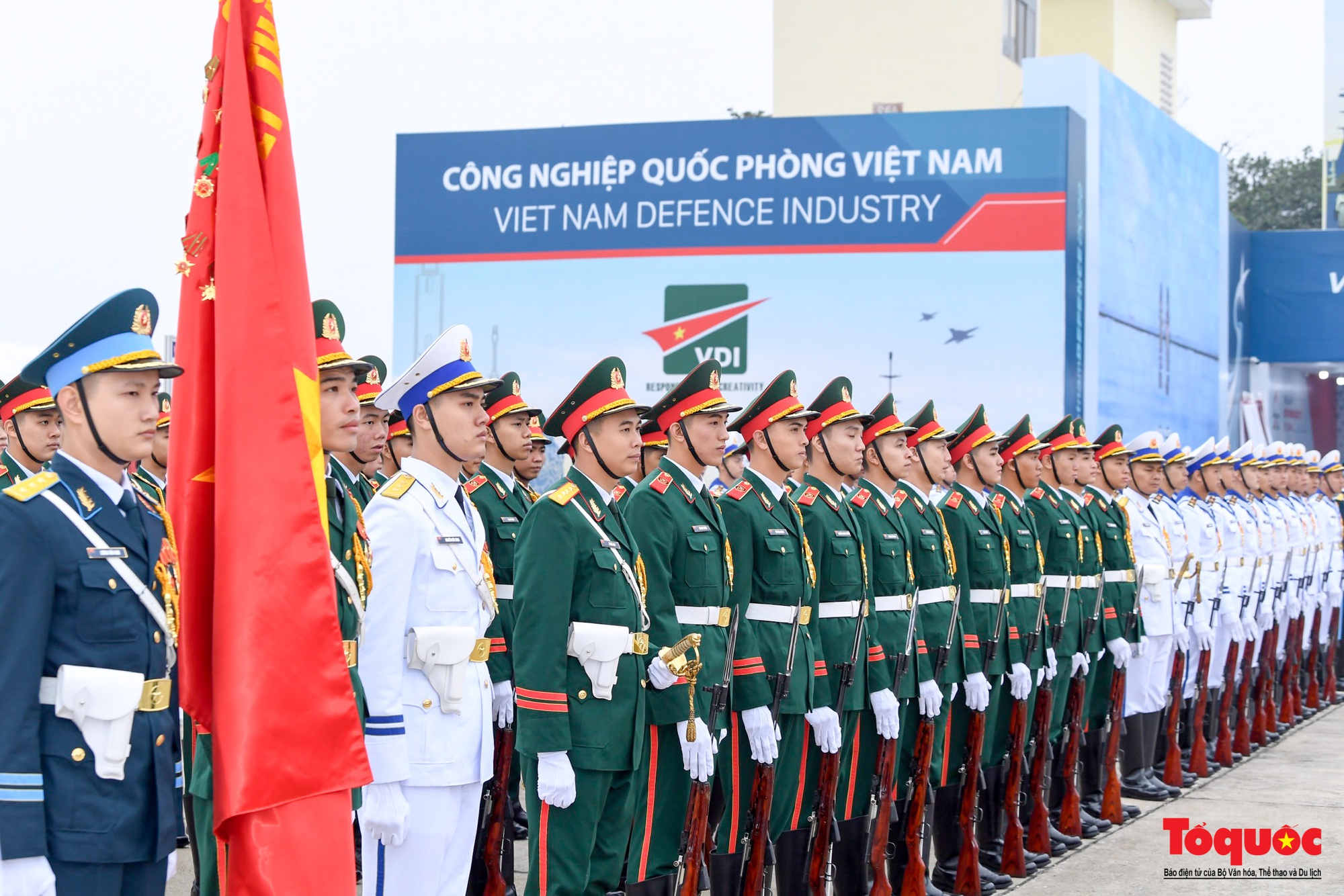 Hình ảnh khai mạc Triển lãm Quốc phòng quốc tế Việt Nam 2022 - Ảnh 1.