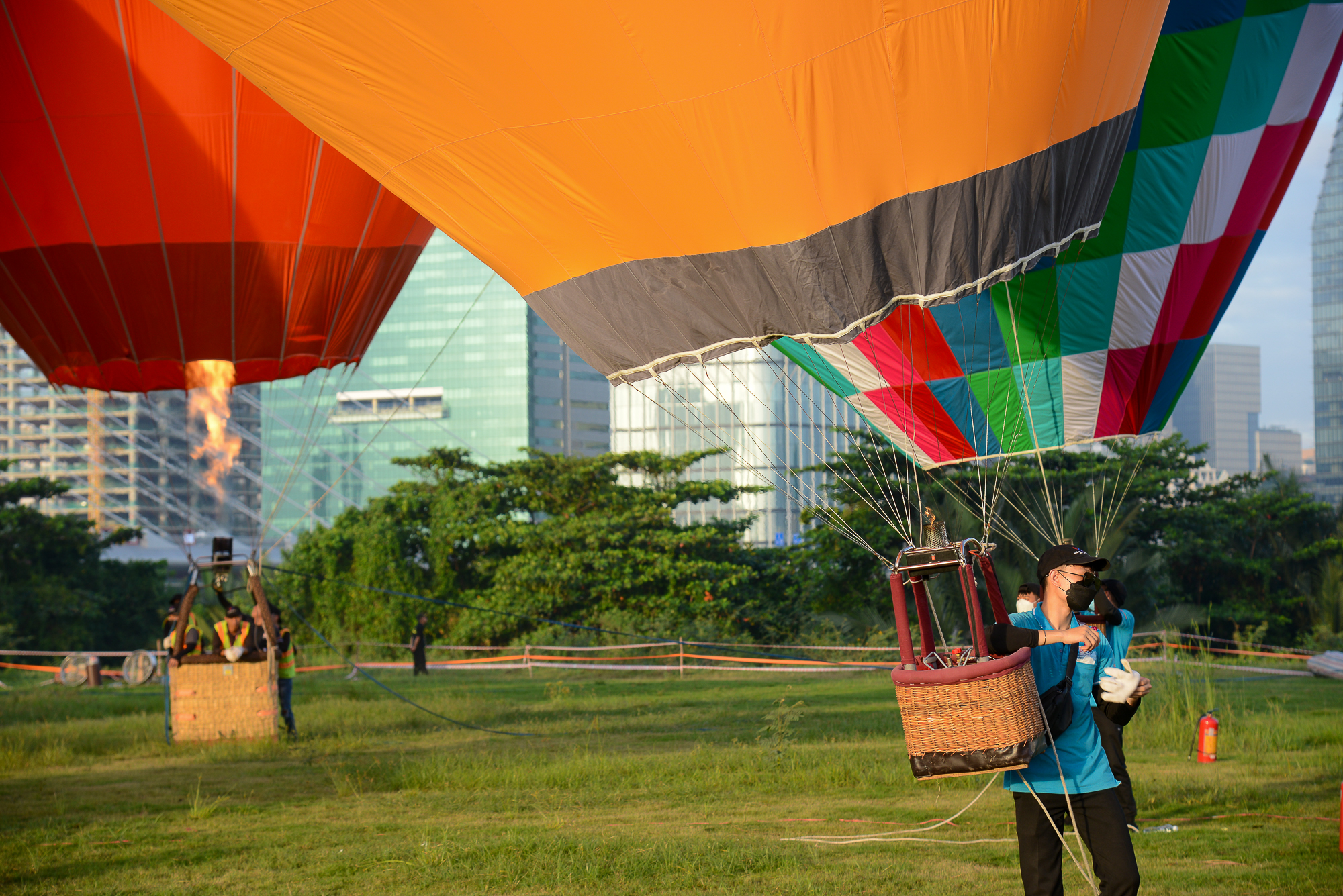 Người dân hào hứng ngắm toàn cảnh TP.HCM bằng khí cầu  - Ảnh 4.